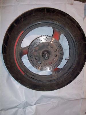На фото Задний колесный диск c демпф.резинками GSF400 Bandit 95-97