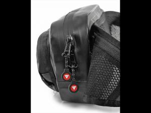 На фото Сумка поясная DAINESE EXPLORER 001 BLACK